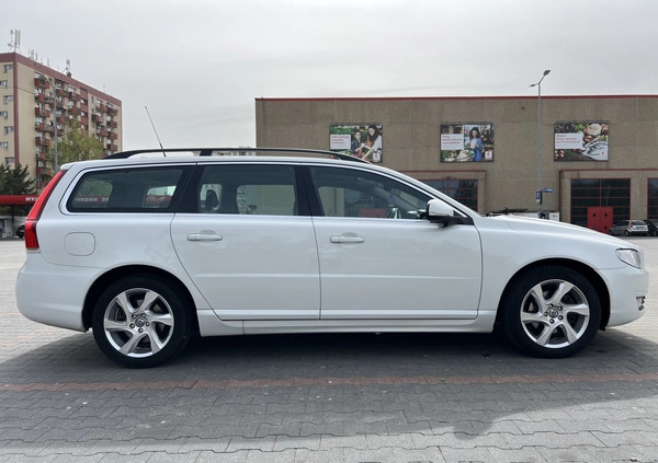Volvo V70 cena 38000 przebieg: 421800, rok produkcji 2015 z Kraków małe 781